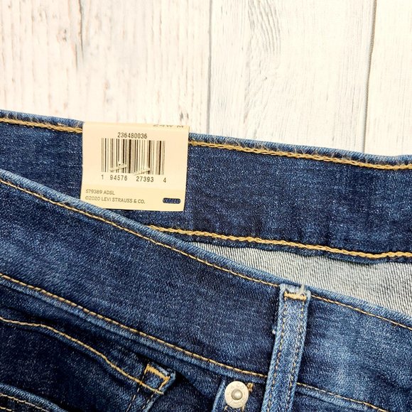 Levi's Classic Straight Jeans - Picture 6 of 7